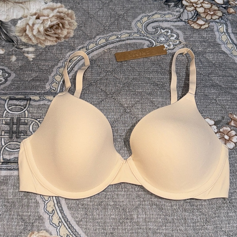 SKIMS BRA ‘32C’